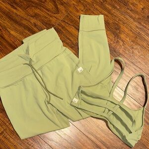 Vuori set: Daily Leggings and Yosemite Bra in Sprout